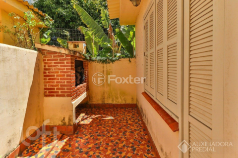 Image 33 - 953700