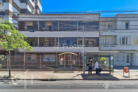 Image 40 - 953700