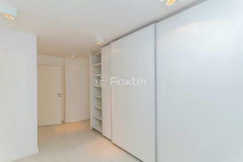 Image 31 - 954226