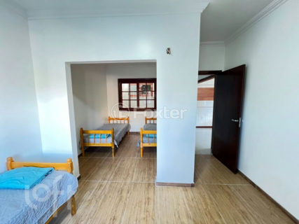 Image 22 - 955695