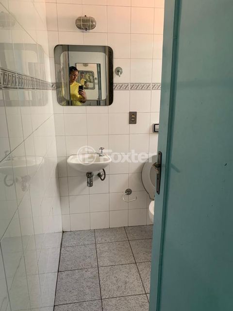Image 29 - 955706
