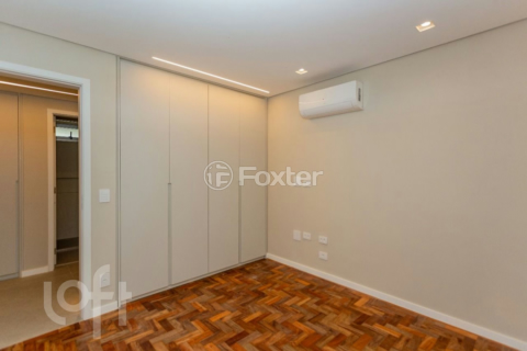 Image 31 - 955852