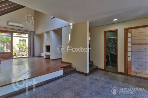 Image 35 - 957004