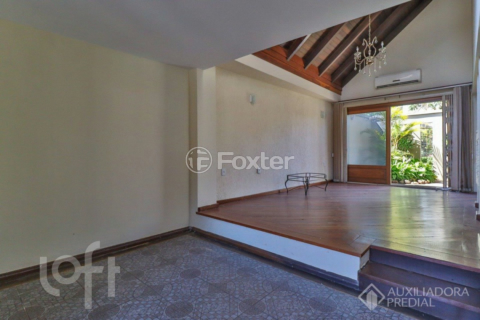 Image 37 - 957004