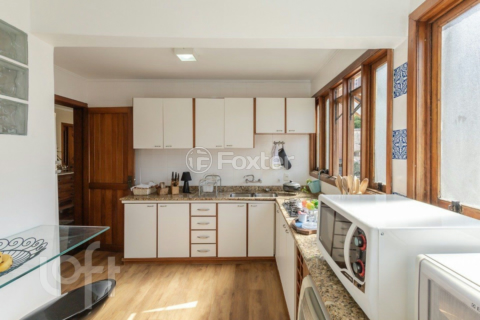 Image 35 - 957323