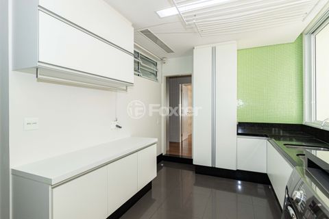 Image 32 - 957821