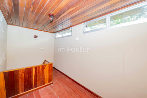Image 40 - 958600