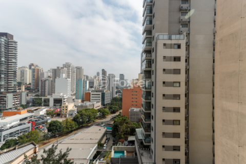 Image 12 - 958871