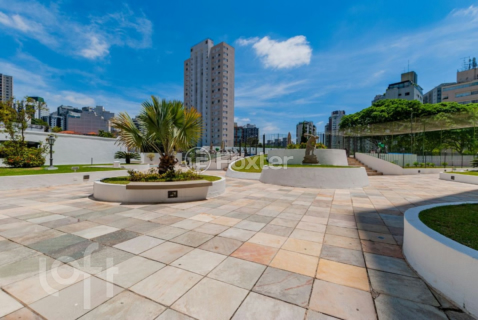 Image 37 - 960521