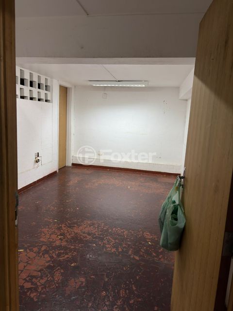 Image 33 - 962006