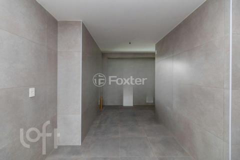 Image 24 - 963817
