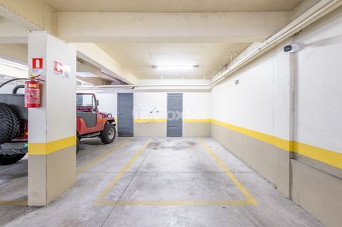 Image 30 - 965335