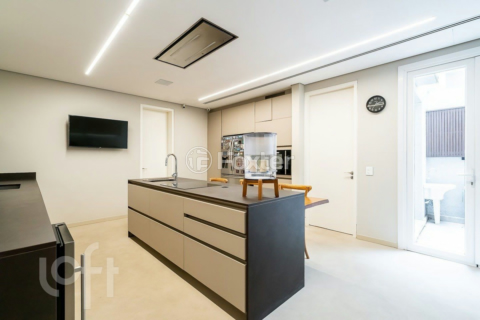 Image 33 - 972330