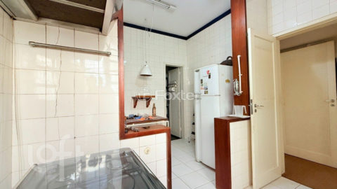 Image 30 - 972650