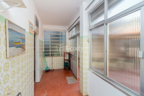 Image 30 - 973400