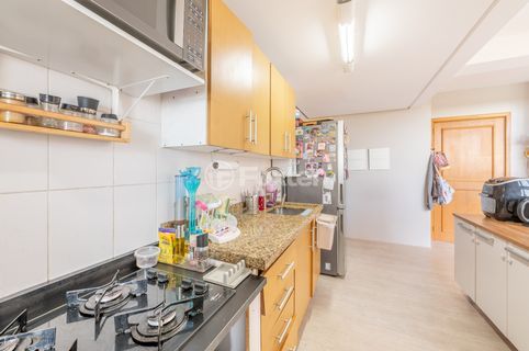Image 28 - 973944