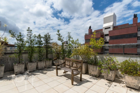 Image 32 - 979042