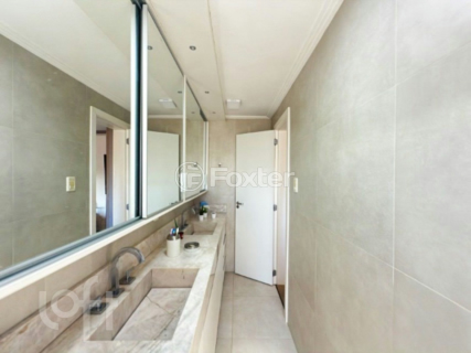 Image 33 - 979975