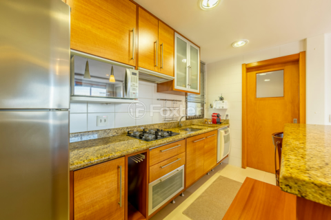 Image 21 - 981003