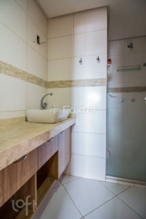 Image 32 - 982375