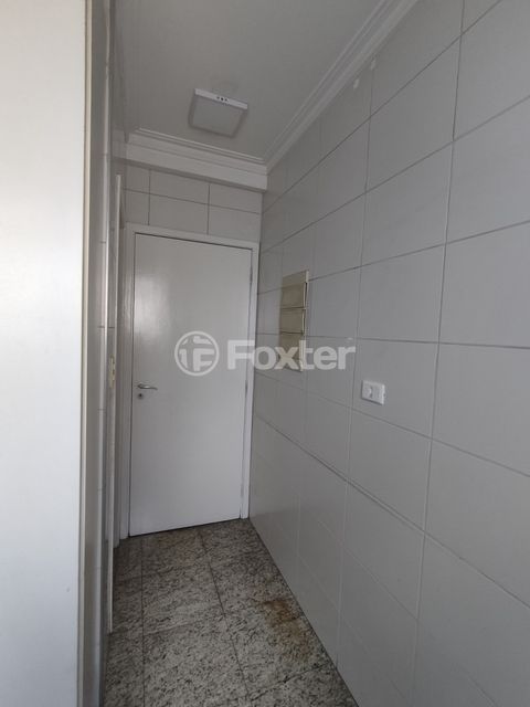 Image 21 - 982456