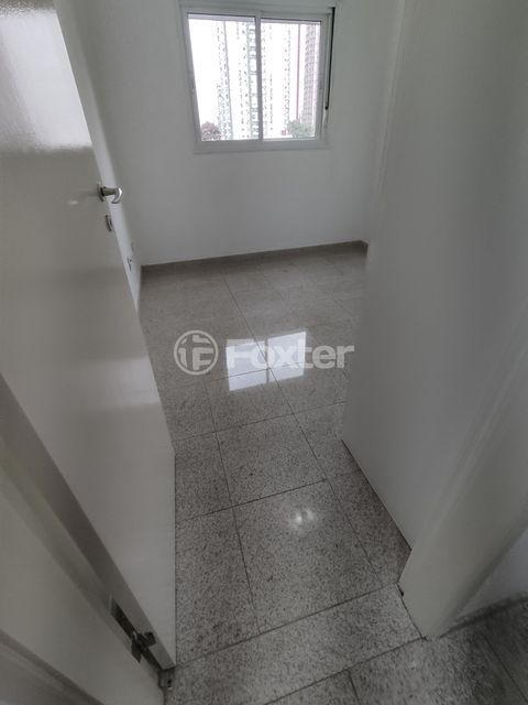 Image 36 - 982456