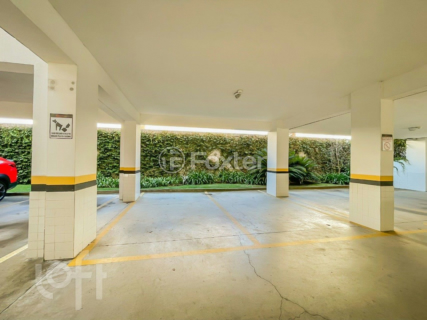 Image 34 - 982549