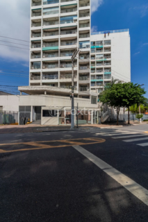 Image 33 - 982618