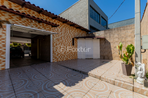 Image 35 - 982975
