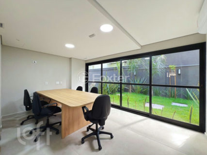 Image 34 - 983256