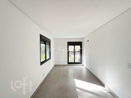 Image 4 - 983256