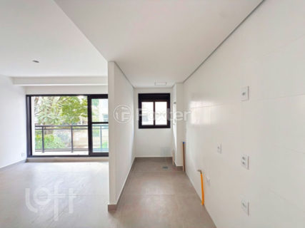 Image 22 - 983256