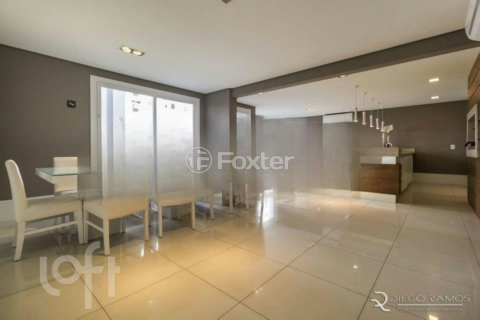 Image 38 - 983563