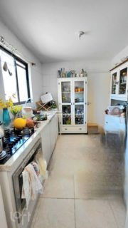 Image 21 - 983812