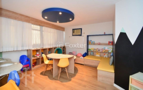 Image 30 - 983937
