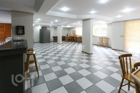 Image 37 - 984317
