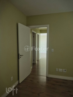 Image 21 - 984317