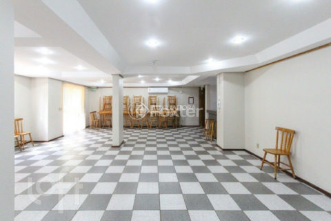 Image 36 - 984317
