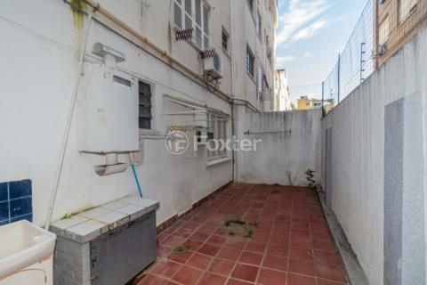 Image 30 - 984440