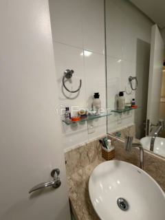 Image 21 - 984522