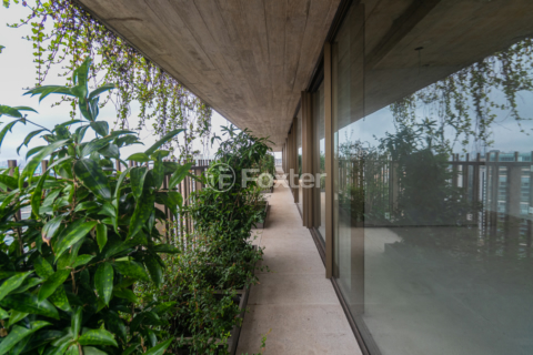 Image 43 - 984548