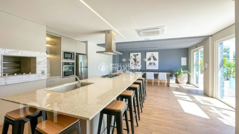 Image 21 - 985560