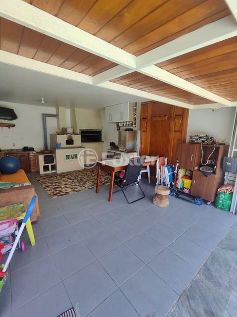 Image 25 - 985693