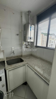 Image 33 - 986585
