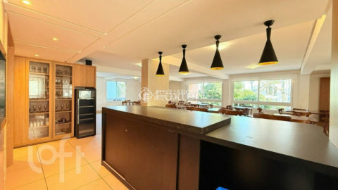 Image 35 - 987564