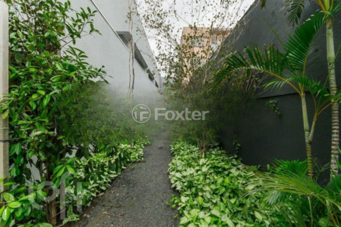 Image 53 - 988231