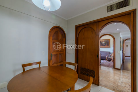 Image 37 - 988550