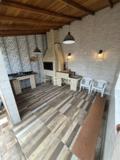 Image 22 - 989300