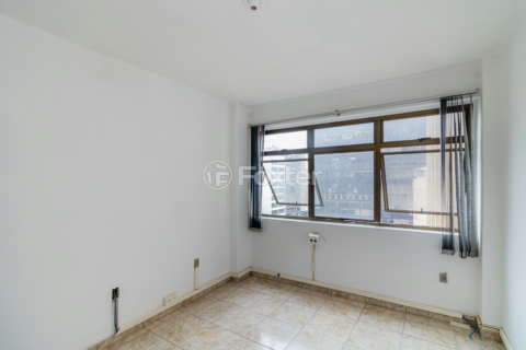 Image 32 - 989459