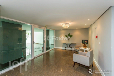Image 32 - 989833